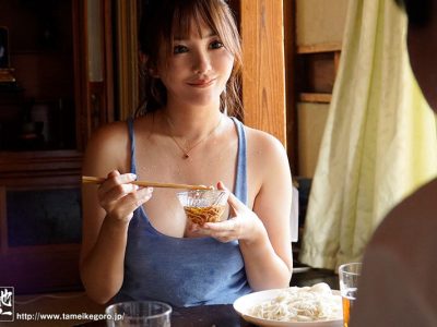 Cô vợ hàng xóm dâm đãng gạ tình trai trẻ chịch nhau